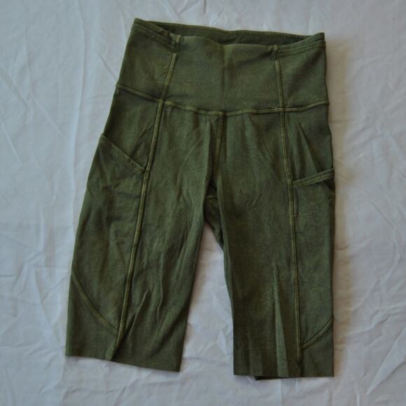 Lululemon Fast Free High Rise Tight Ice Dye Wash Moss Green Size 2 Shorts - Picture 1 of 10